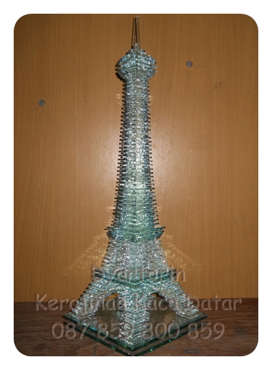 miniatur menara  eiffel  Souvenir Kerajinan  Indonesia 