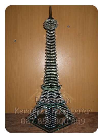 miniatur menara  eiffel  Souvenir Kerajinan  Indonesia 